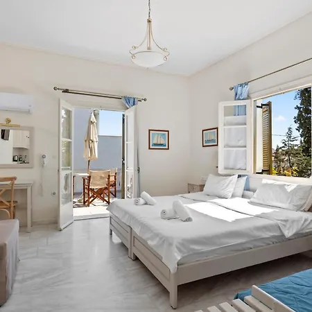 Kalomira * Spetses Town